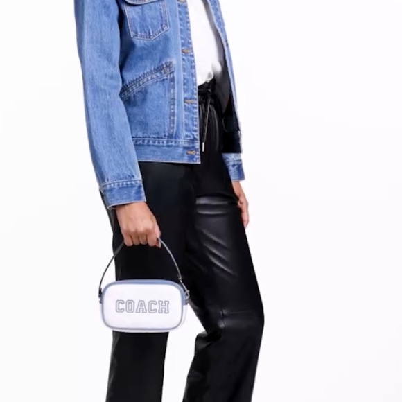 NEW Coach Jamie Wristlet In Signature Canvas With Varsity Motif - Picture 13 of 14